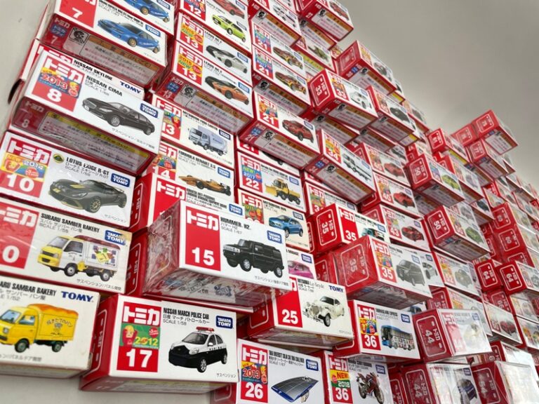 赤箱トミカ200点以上買取させていただきました！