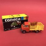 トミカ ダイナ牧場トラック 赤